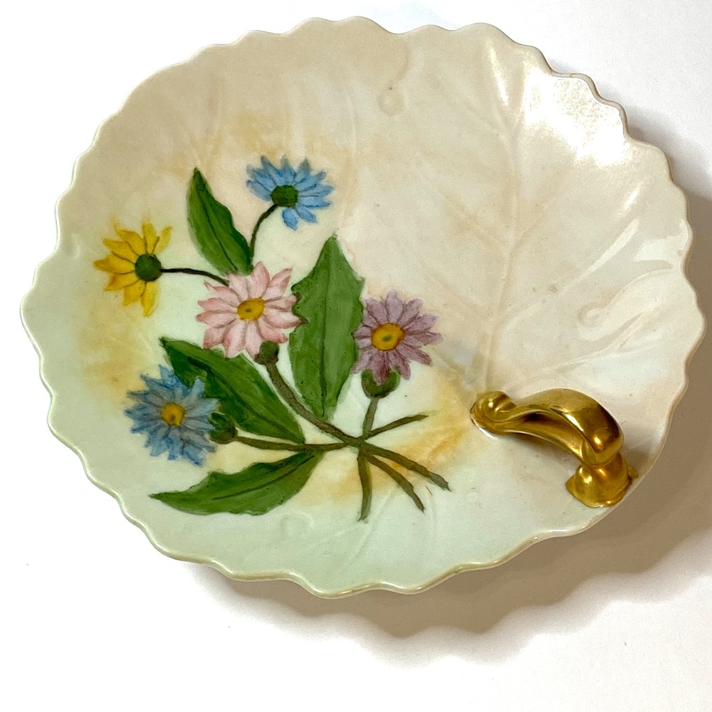 Vintage Hand-painted Dish‎ w/Daisies, Signed.